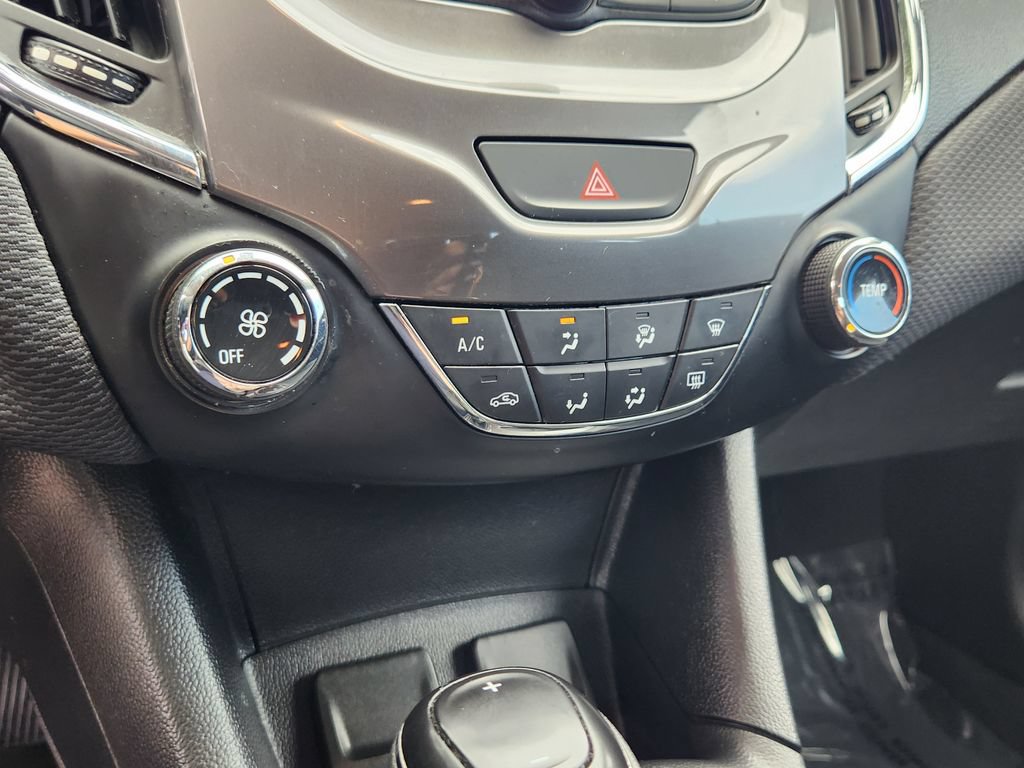 Used 2018 Chevrolet Cruze LT FWD image 10