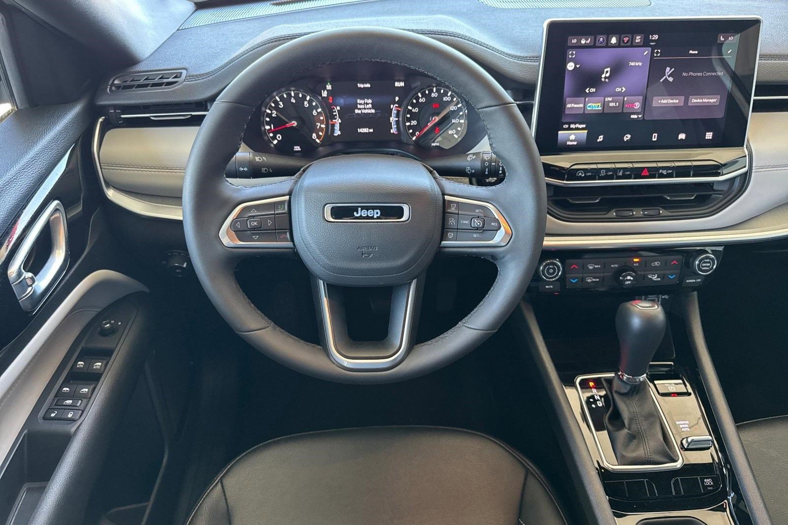 Used 2025 Jeep Compass Limited image 28