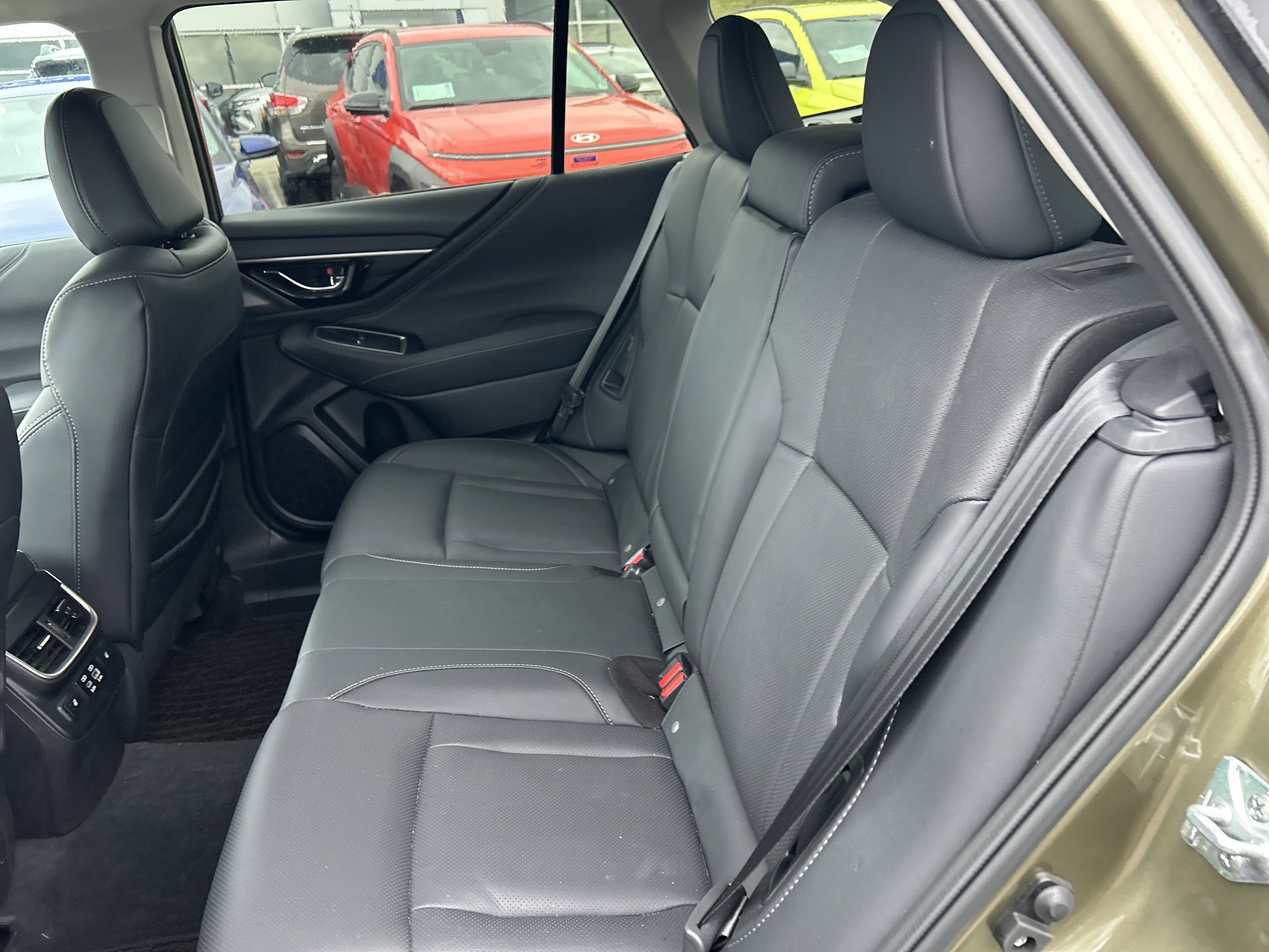 Used 2024 Subaru Outback Limited AWD/4WD image 32
