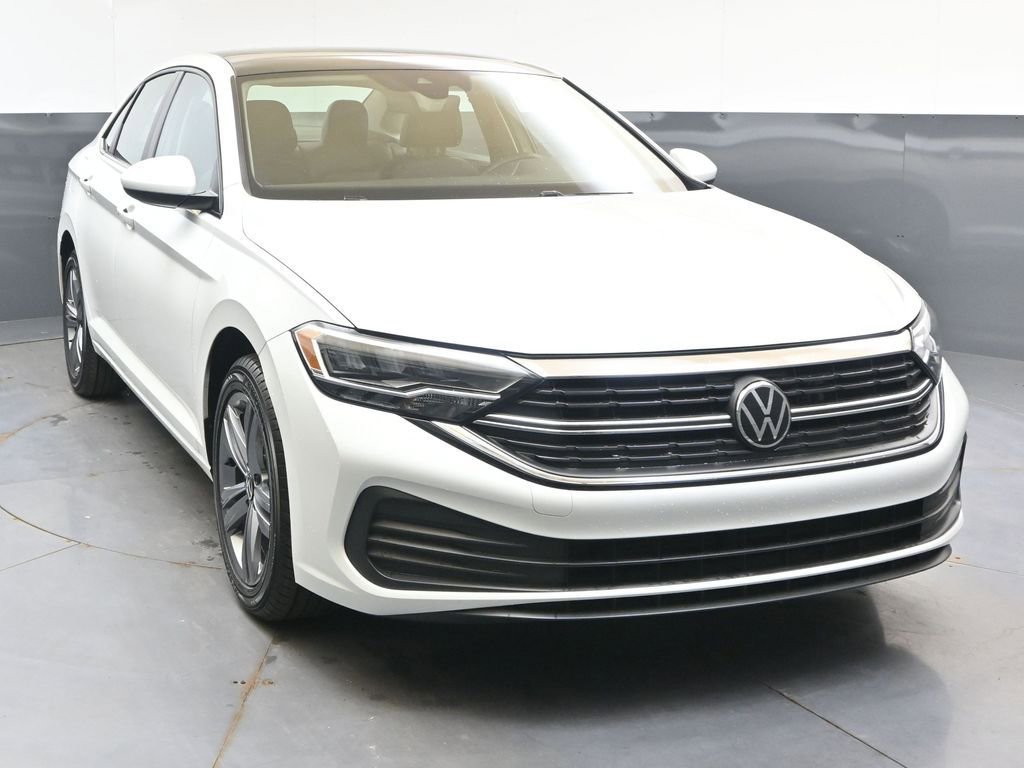 Used 2023 Volkswagen Jetta SE w/ Panoramic Sunroof Package FWD image 8