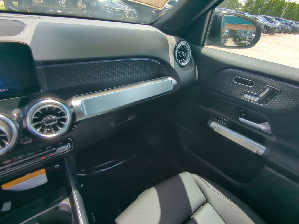 New 2025 Mercedes-Benz GLB 250 GLB 250 image 4
