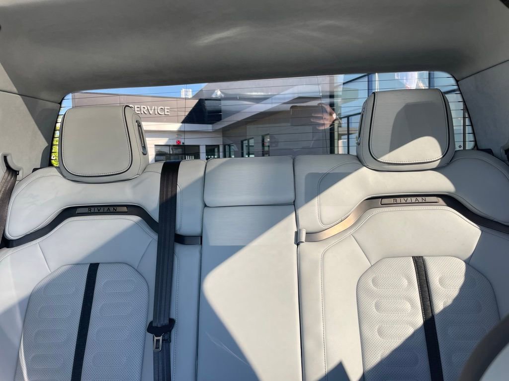 Used 2022 Rivian R1T Adventure image 8