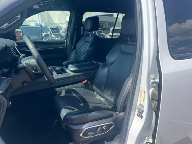 Used 2024 Jeep Wagoneer Series II w/ Flexible Seating Group AWD/4WD image 6