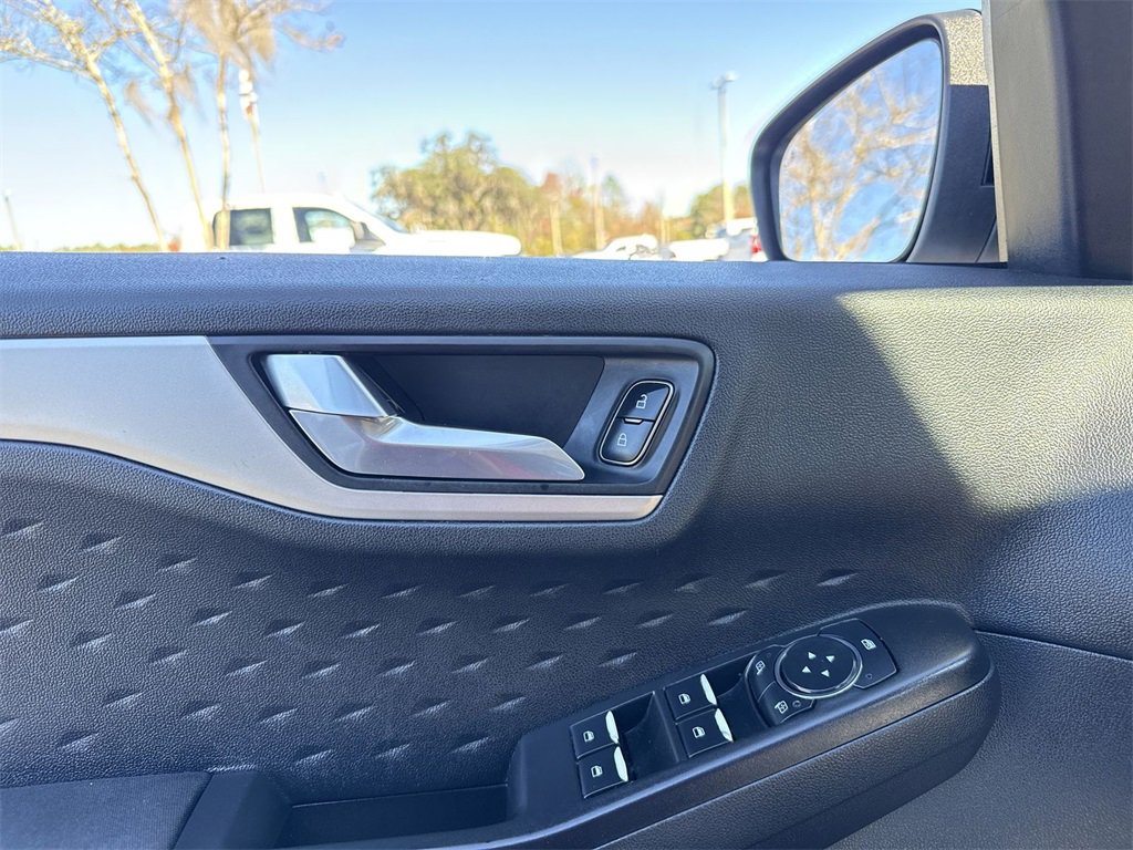 Used 2020 Ford Escape SE Sport image 12