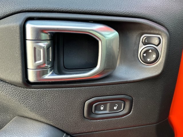Used 2020 Jeep Wrangler Unlimited Sahara AWD/4WD image 19