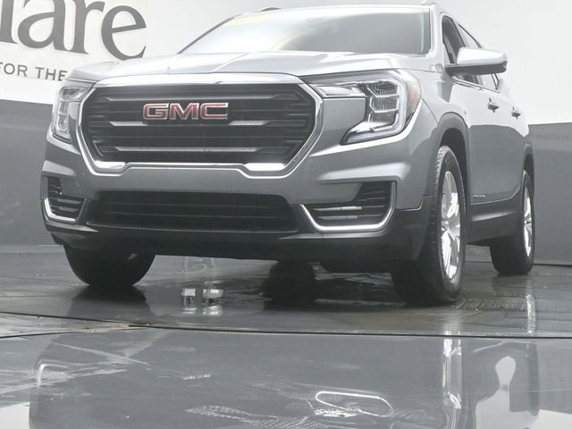 Used 2023 GMC Terrain SLE w/ Driver Convenience Package image 4