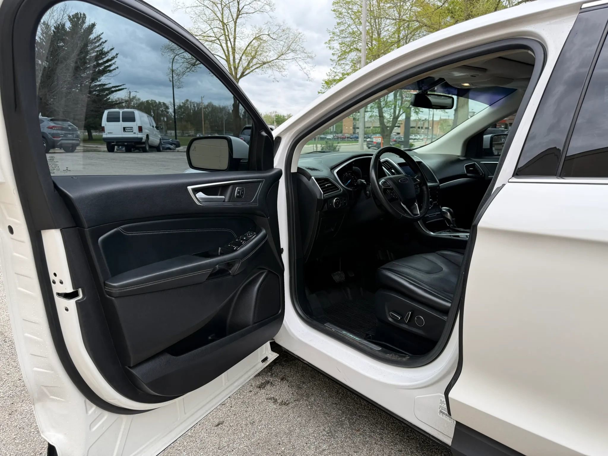 Used 2017 Ford Edge Titanium w/ Equipment Group 301A AWD/4WD image 9