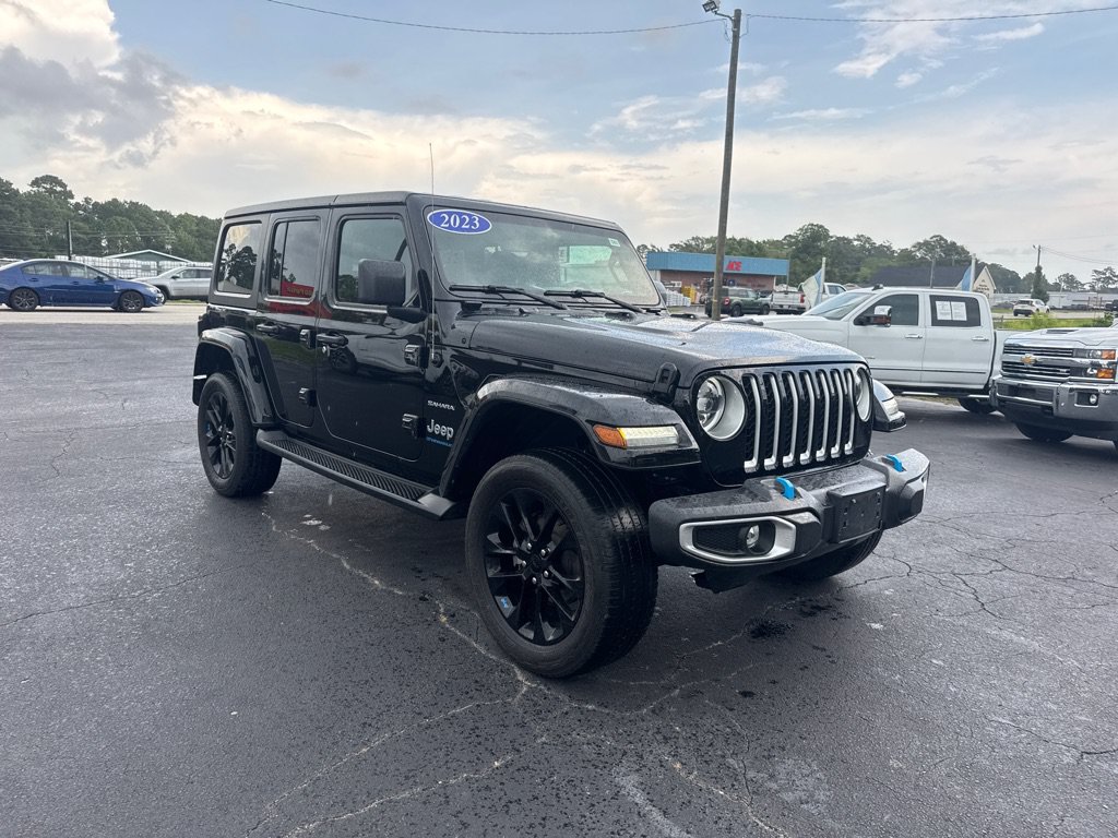 Used 2023 Jeep Wrangler Unlimited Sahara w/ Cold Weather Group AWD/4WD image 7