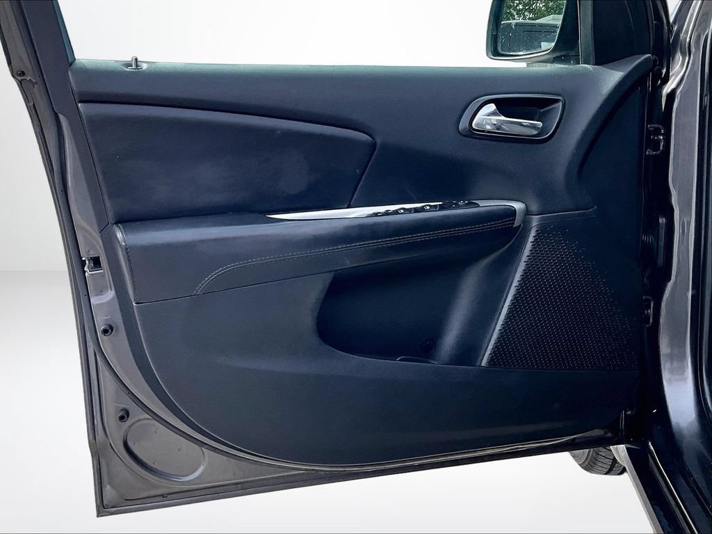 Used 2019 Dodge Journey SE FWD image 24