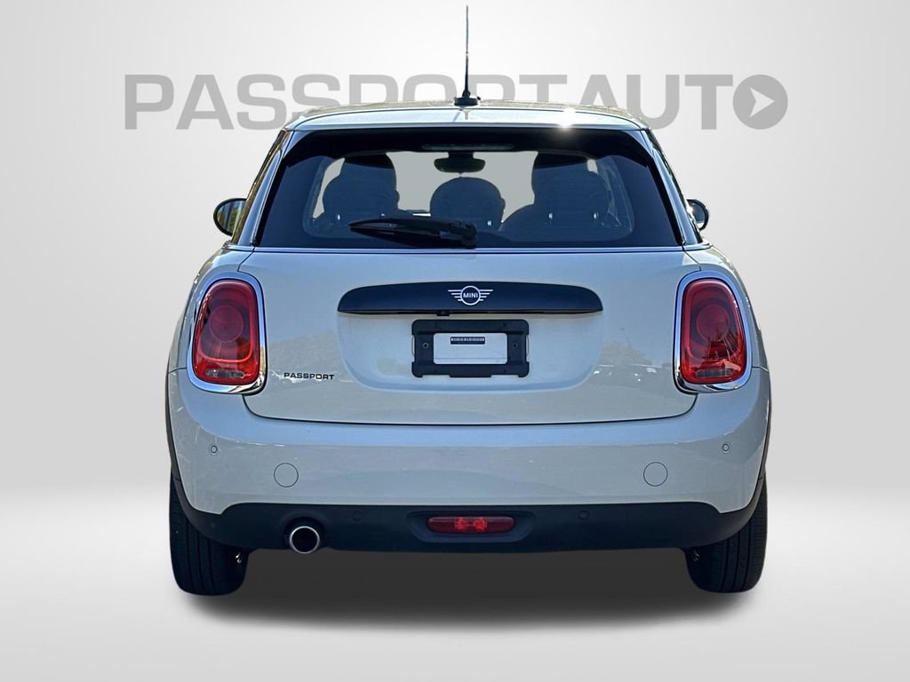 Used 2021 MINI Cooper 4-Door Hardtop image 3