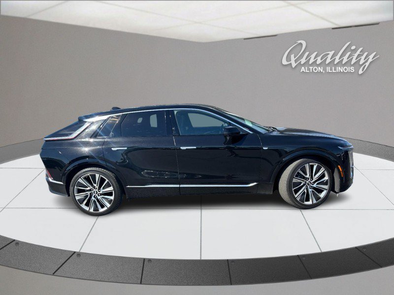 Used 2023 Cadillac Lyriq 2WD image 2