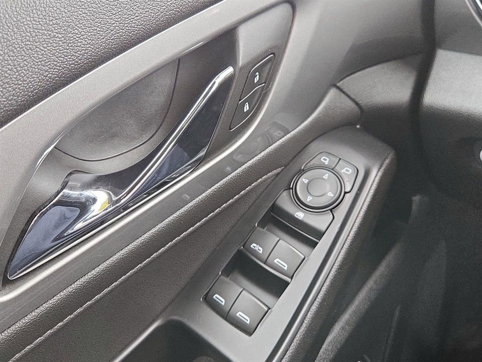 Used 2023 Chevrolet Traverse LT image 22