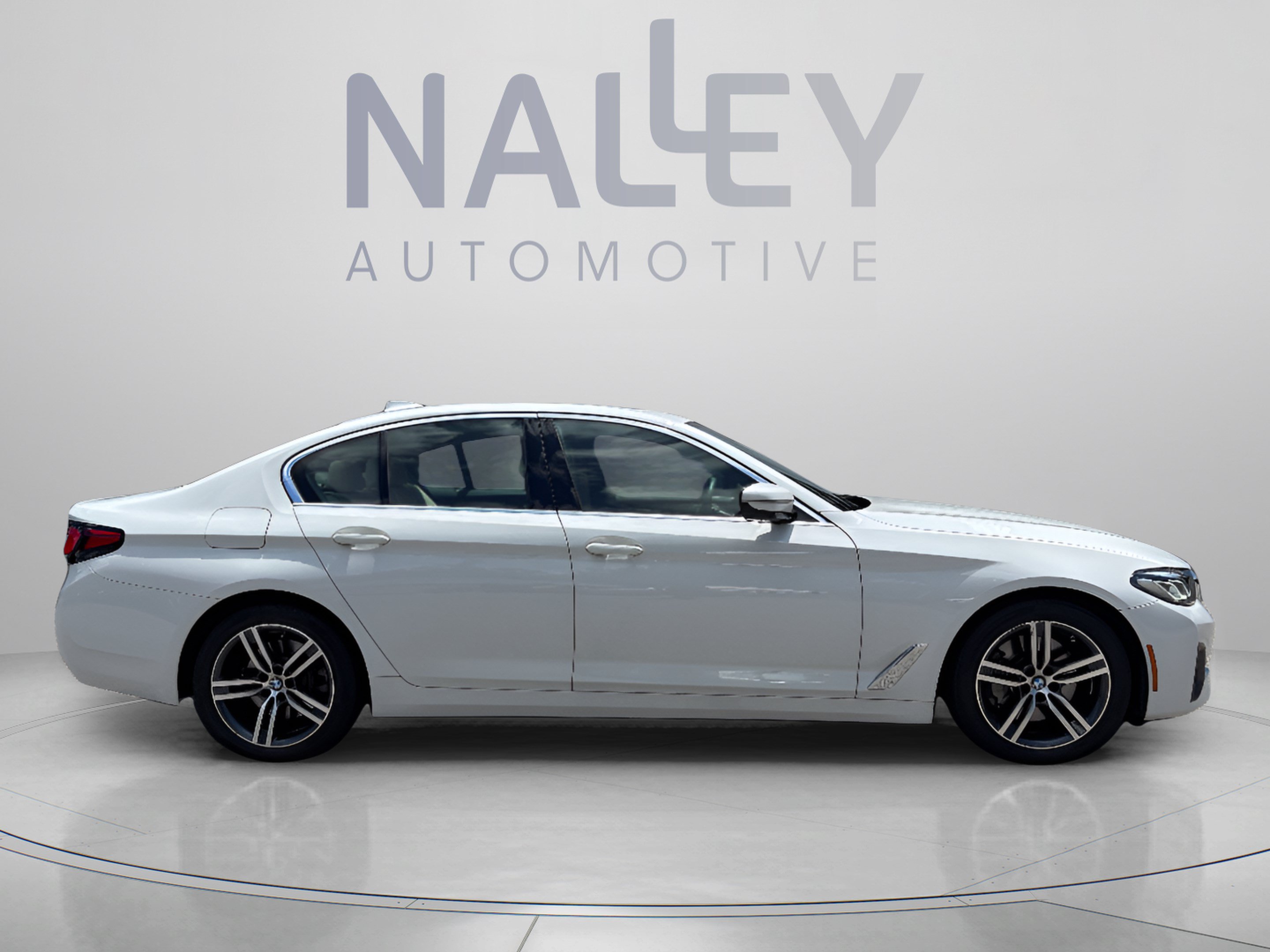 Used 2022 BMW 530i w/ Premium Package RWD image 4