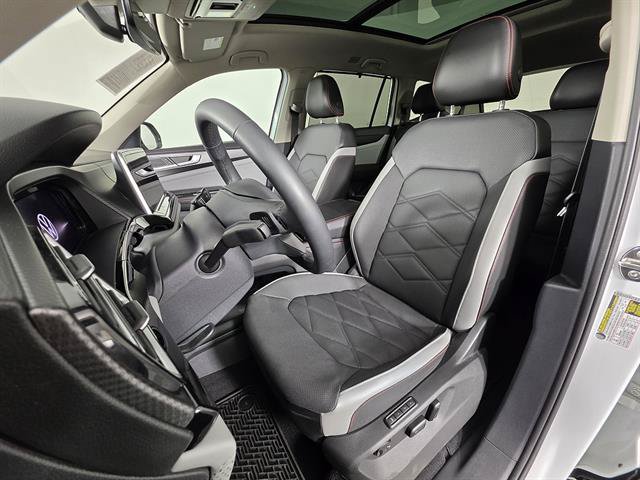 Used 2024 Volkswagen Atlas Peak Edition SEL AWD/4WD image 33
