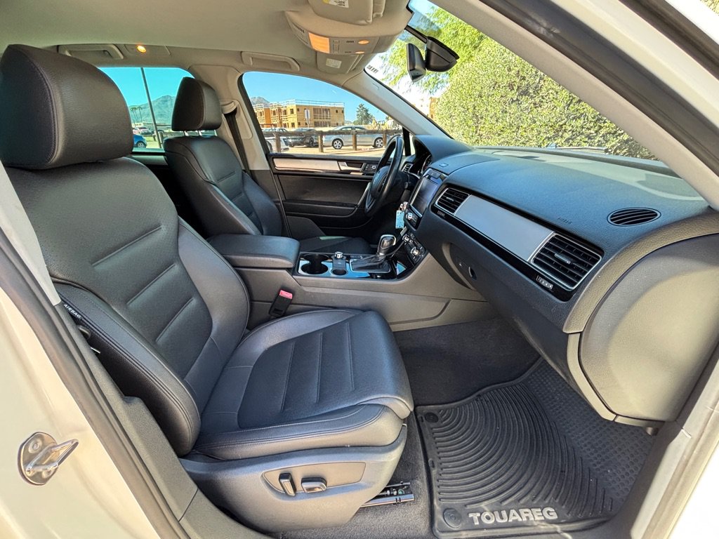 Used 2011 Volkswagen Touareg Sport AWD/4WD image 22