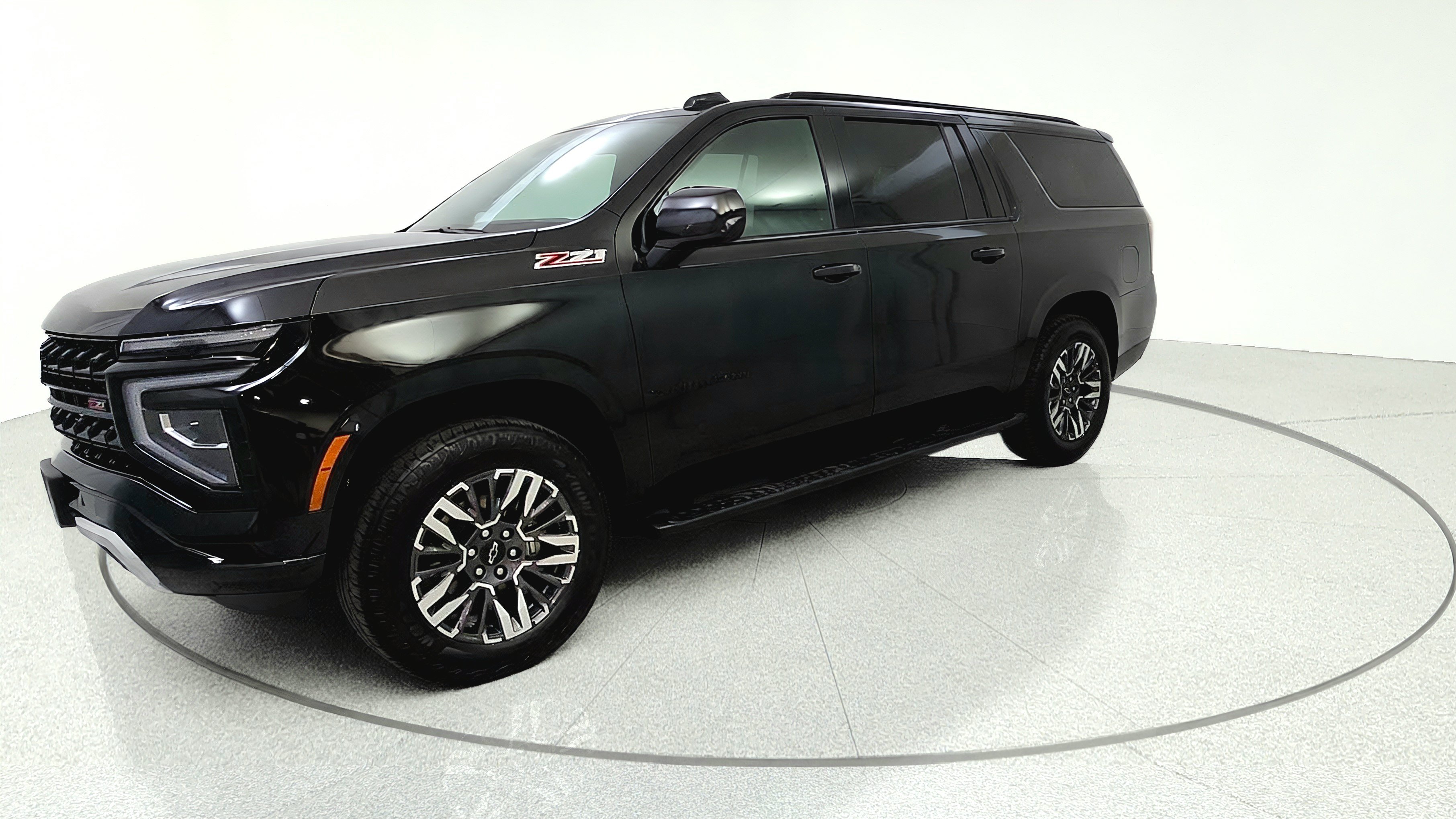 Used 2025 Chevrolet Suburban Z71 AWD/4WD image 3