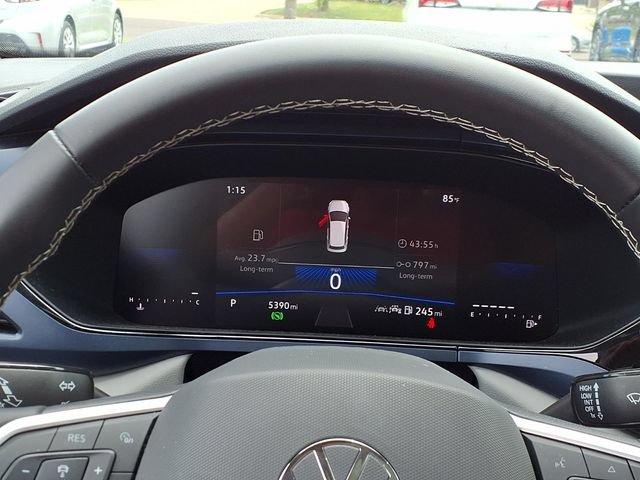 Used 2024 Volkswagen Taos SE w/ Panoramic Sunroof Package FWD image 12