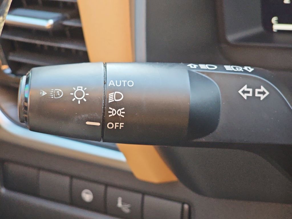 Used 2023 Nissan Rogue Platinum w/ Platinum Premium Package FWD image 30