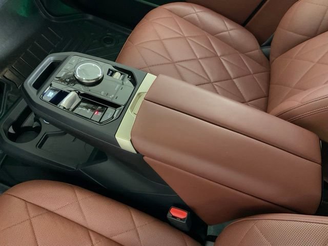Used 2023 BMW iX xDrive50 w/ Sport Package AWD/4WD image 20
