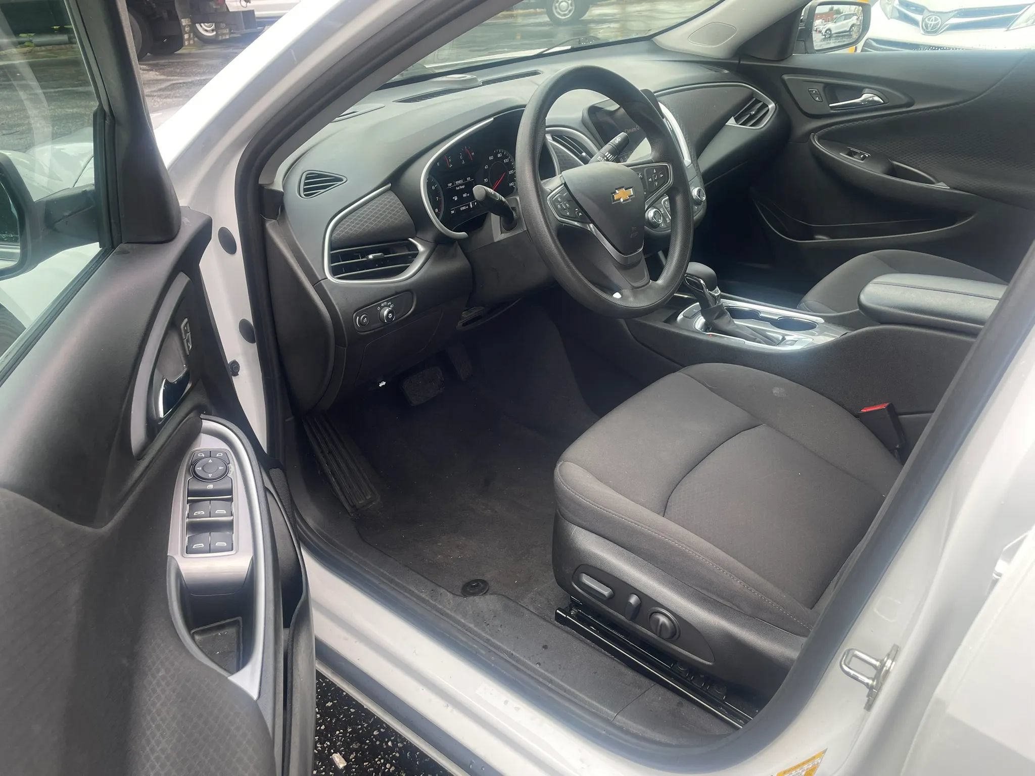 Used 2023 Chevrolet Malibu LT FWD image 12