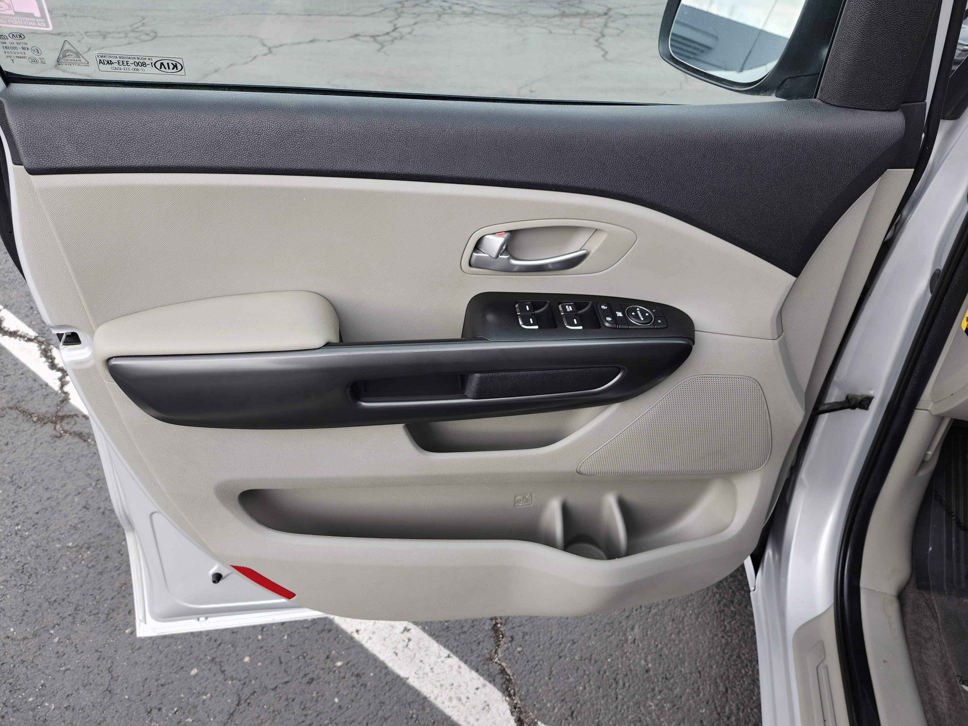Used 2021 Kia Sedona LX image 23