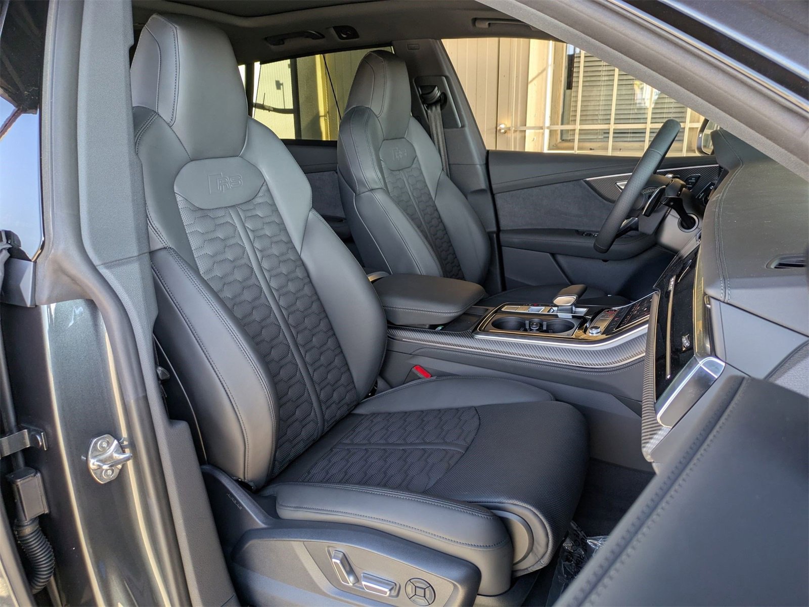 New 2025 Audi RS Q8 performance image 10