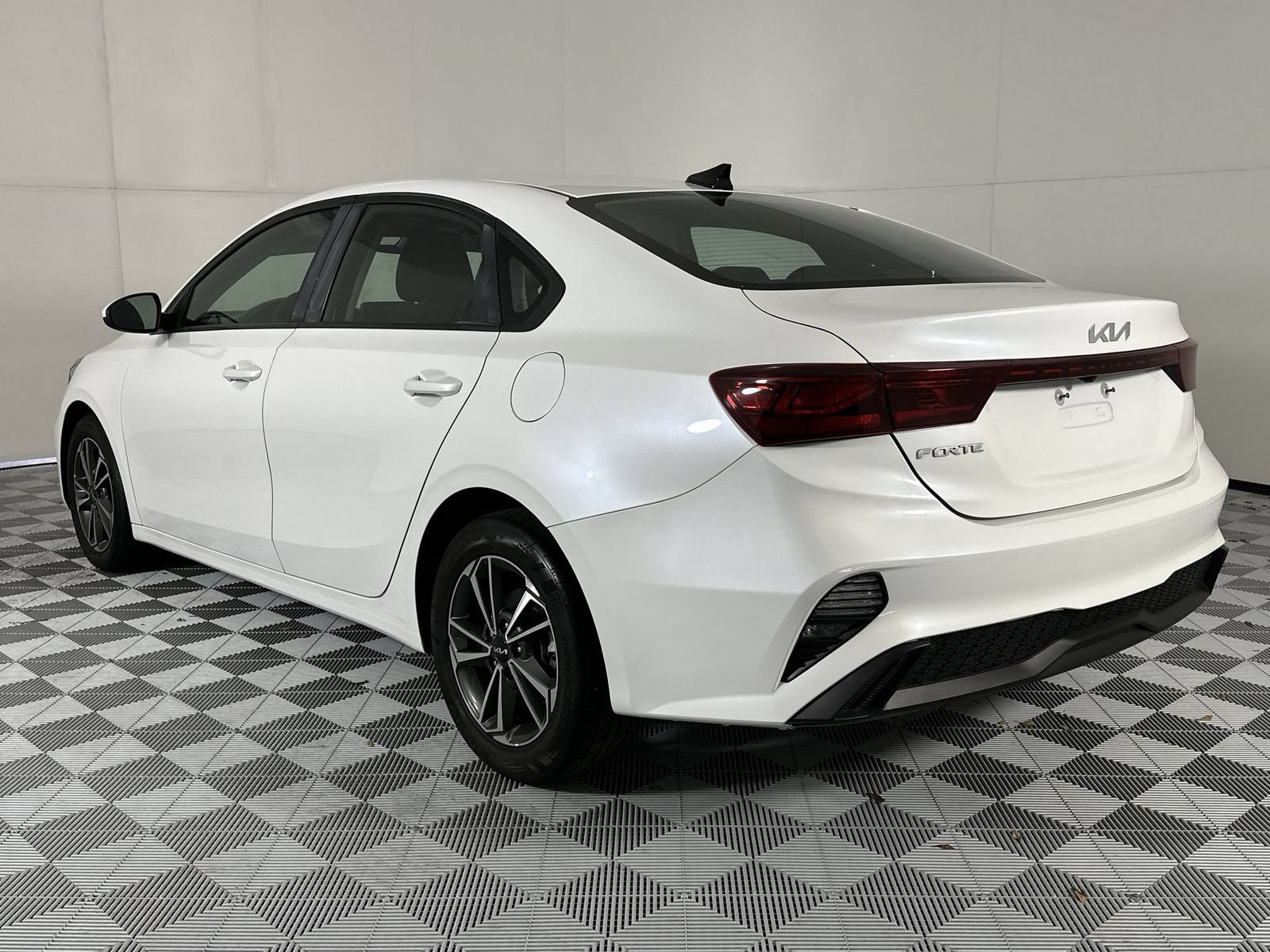 Used 2023 Kia Forte LXS FWD image 6