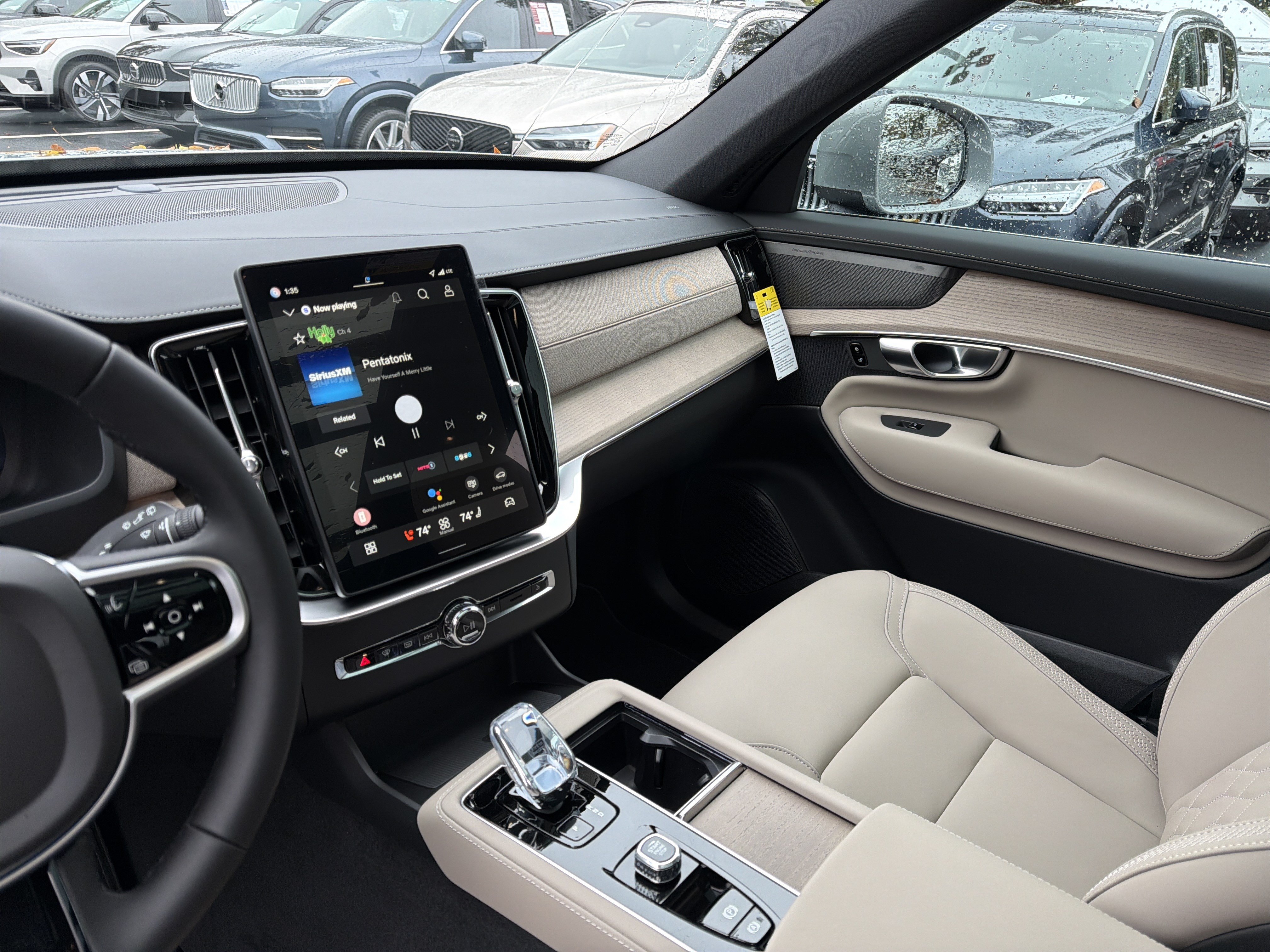 Used 2026 Volvo XC90 T8 Plus w/ Protection Package Premier AWD/4WD image 17