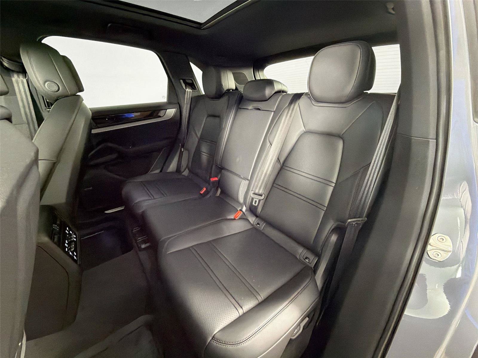 Certified 2026 Porsche Cayenne AWD/4WD image 25