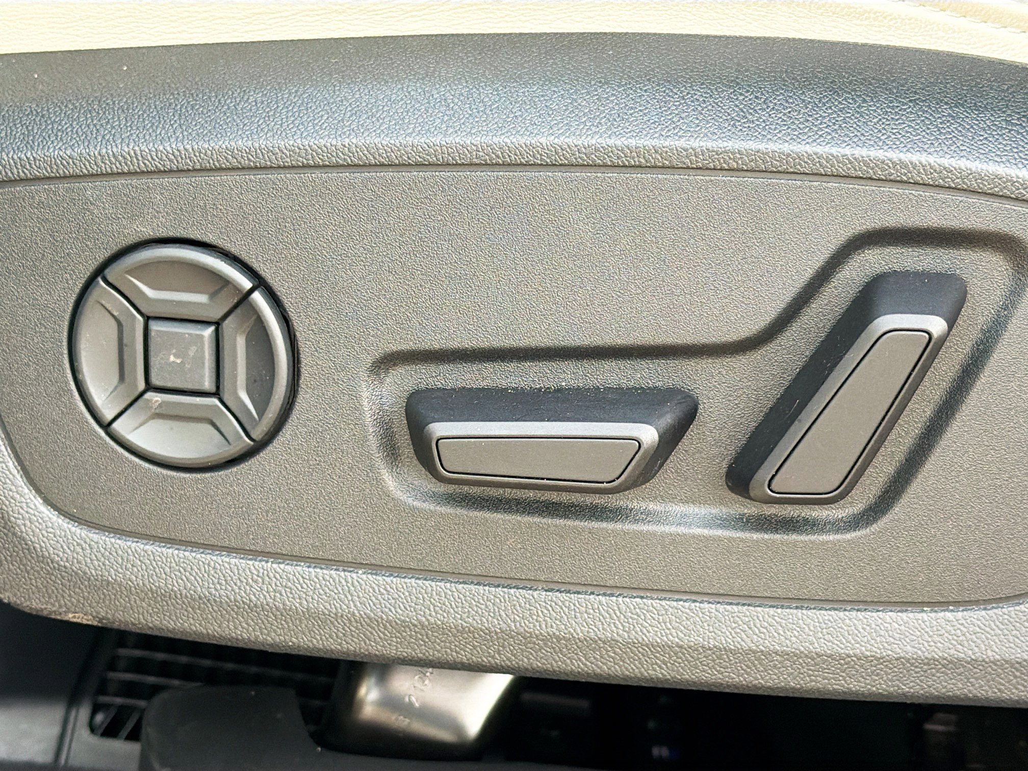 Certified 2024 Audi Q3 2.0T Premium Plus image 25