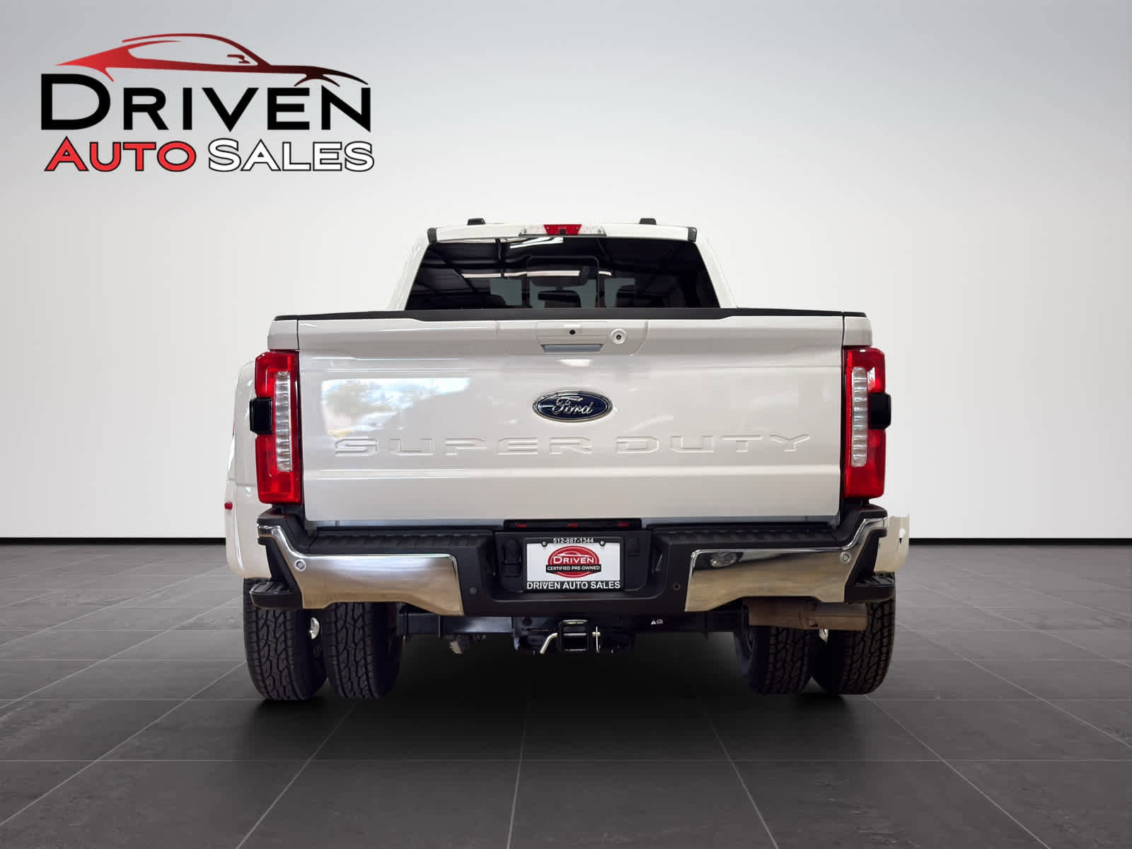 Used 2024 Ford F350 Lariat w/ FX4 Off-Road Package image 4