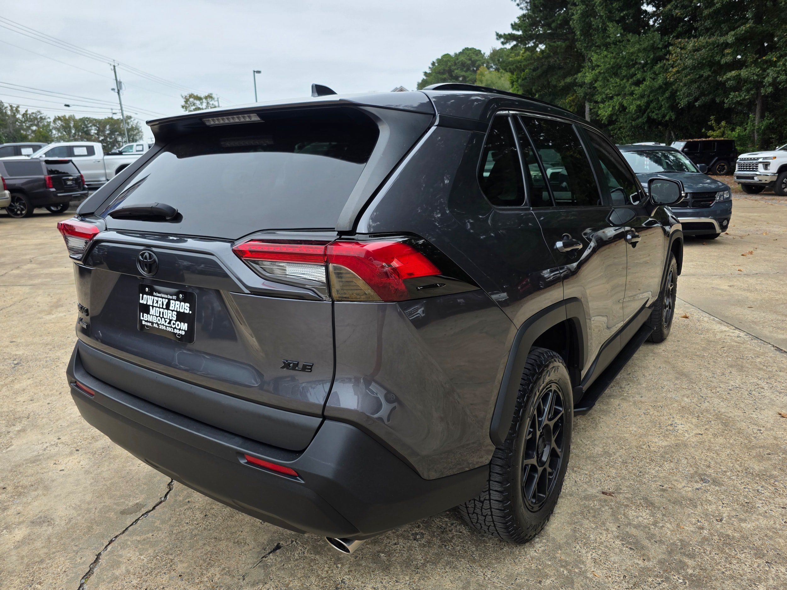 Used 2022 Toyota RAV4 XLE w/ Convenience Package FWD image 5