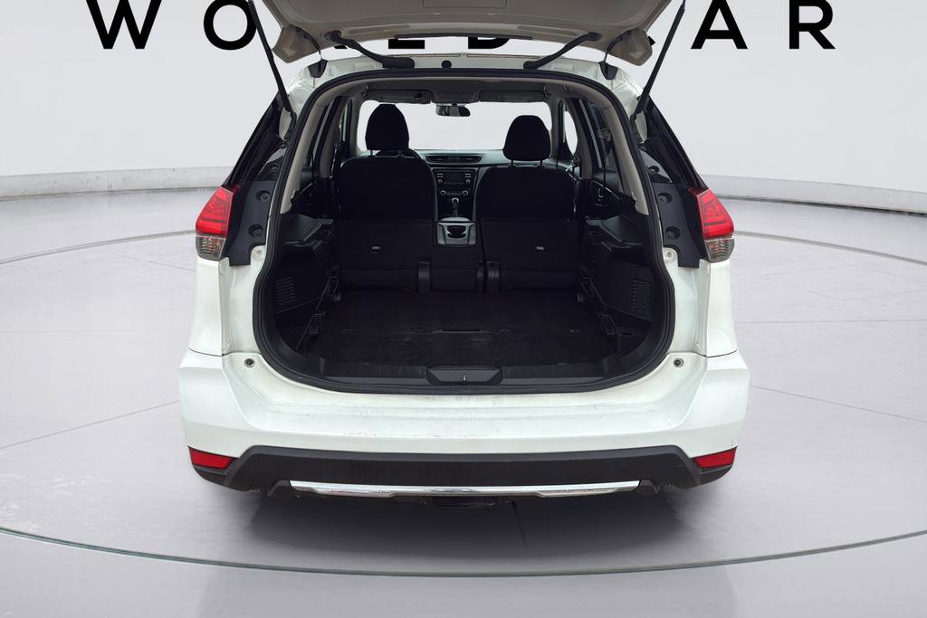 Used 2017 Nissan Rogue SV AWD/4WD image 19