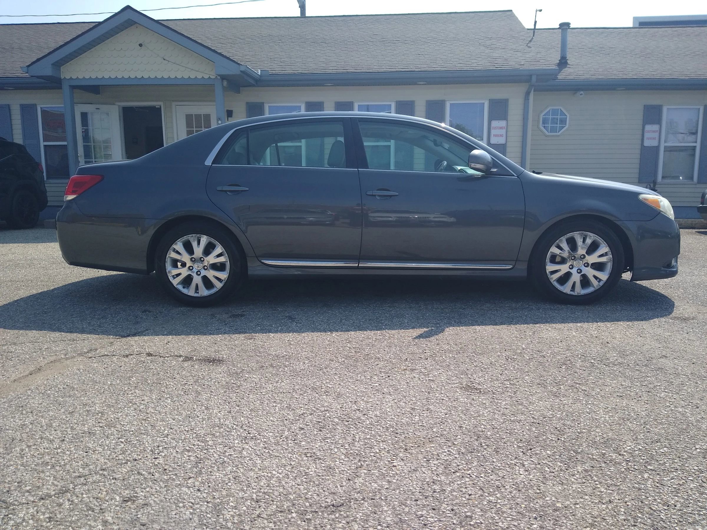 Used 2012 Toyota Avalon image 6