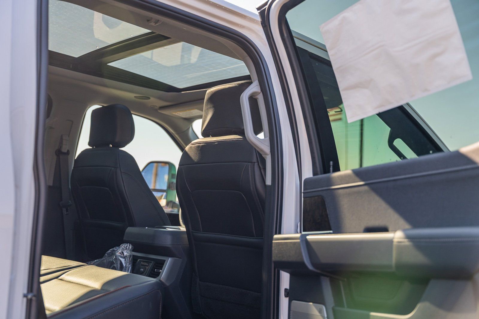 New 2026 Ford F250 Lariat w/ Black Appearance Package image 18