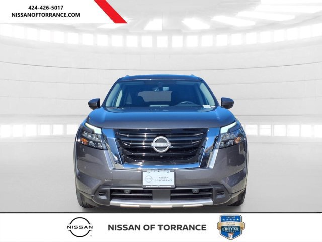 Used 2025 Nissan Pathfinder SL AWD/4WD image 2