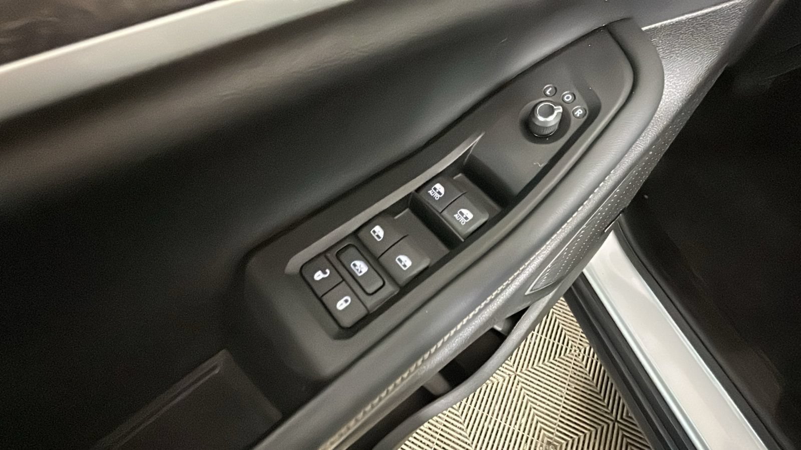 Used 2023 Jeep Grand Cherokee 4WD 4xe w/ Luxury Tech Group II image 13