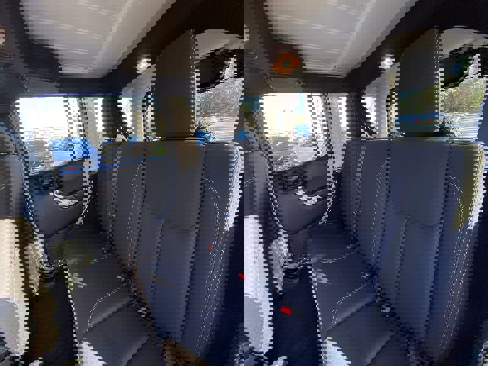 Used 2016 Jeep Wrangler Unlimited Sahara w/ Connectivity Group image 26