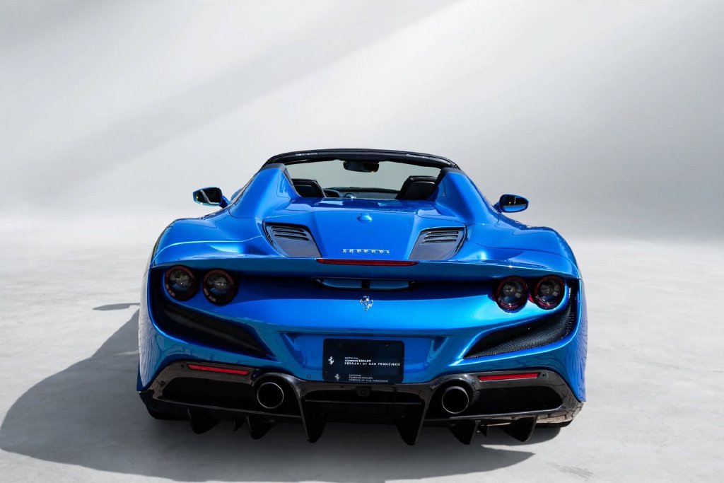 Certified 2022 Ferrari F8 Tributo RWD image 7