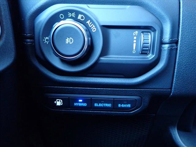 Used 2025 Jeep Wrangler Sahara image 25