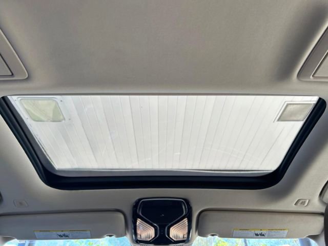 Used 2022 BMW 740i w/ Luxury Rear Seating Package image 11