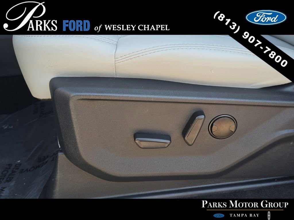 Certified 2025 Ford Expedition Platinum w/ Driver's Package image 21