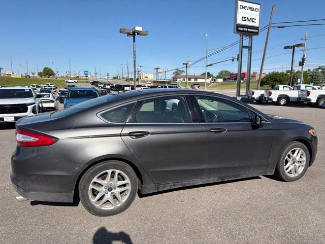 Used 2016 Ford Fusion SE w/ Equipment Group 202A FWD image 4