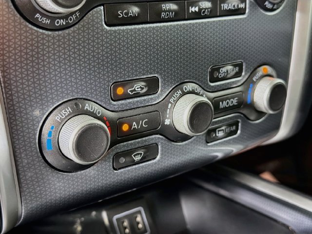 Used 2018 Nissan Pathfinder SL AWD/4WD image 16