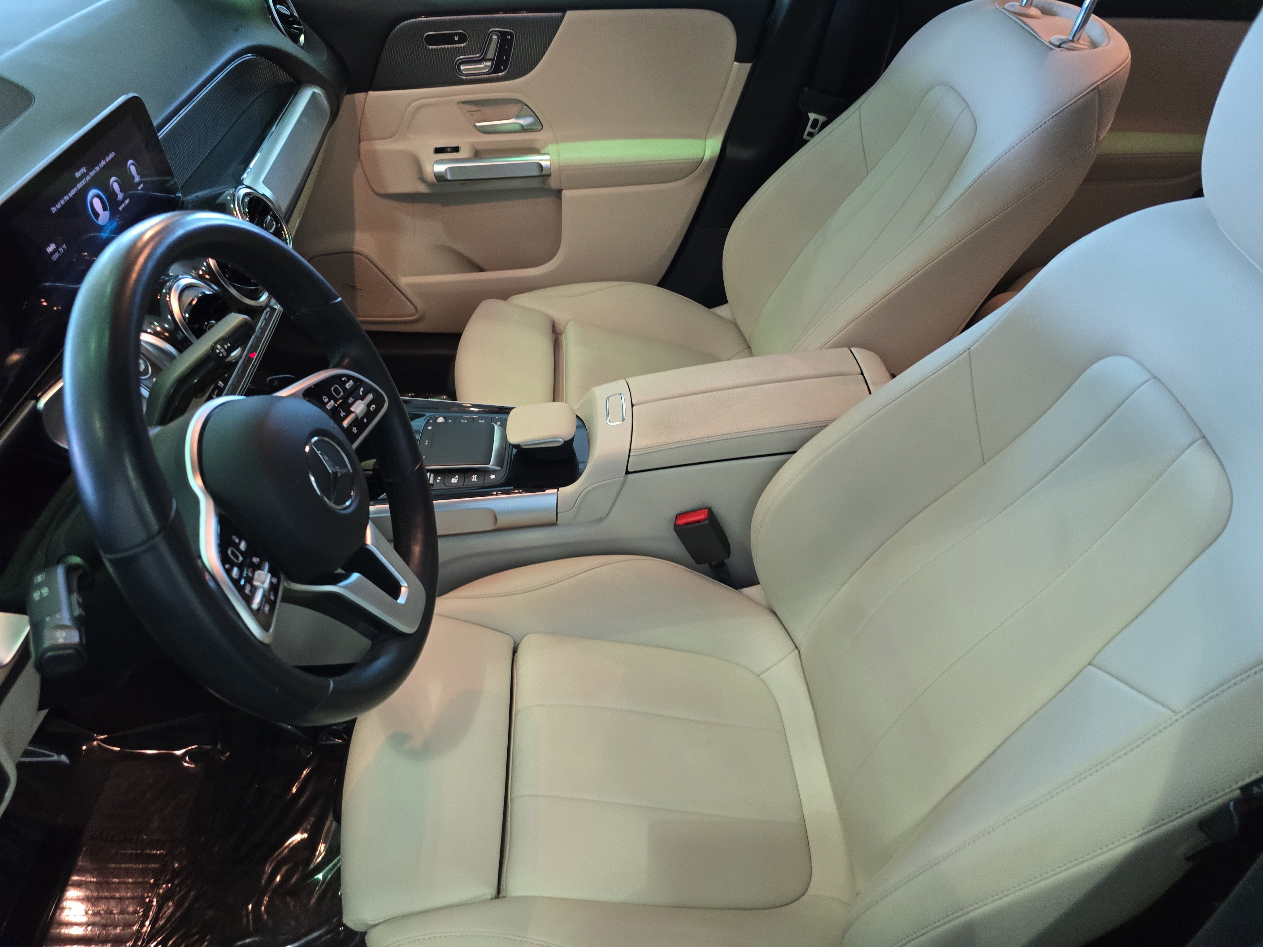 Used 2021 Mercedes-Benz GLB 250 4MATIC image 17