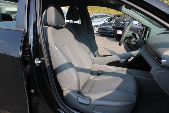 Used 2022 Hyundai Elantra SE image 23