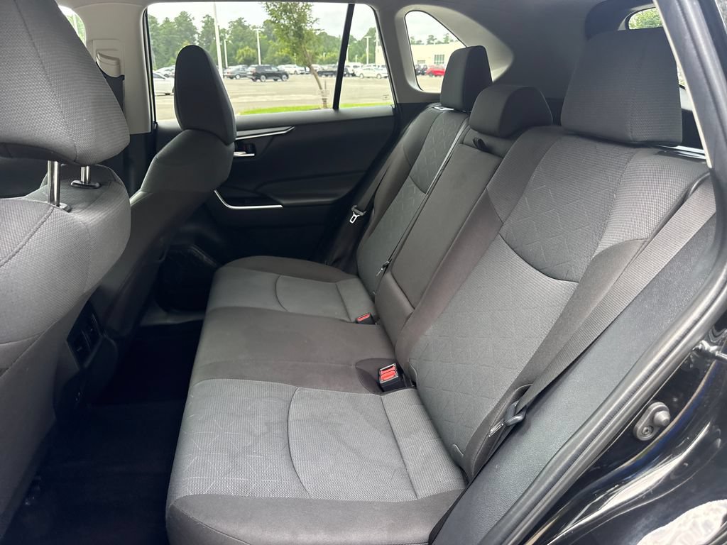 Used 2025 Toyota RAV4 XLE AWD/4WD image 32