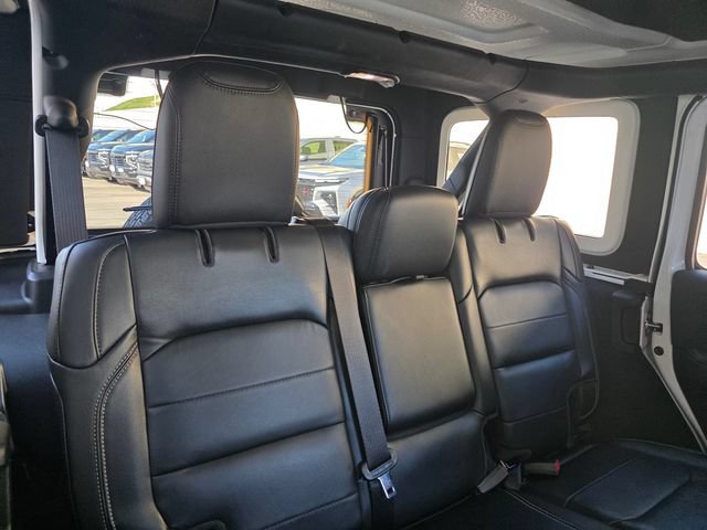 Used 2022 Jeep Wrangler Unlimited Sahara w/ Cold Weather Group AWD/4WD image 17
