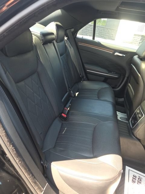 Used 2015 Chrysler 300 C Platinum w/ Harman/Kardon Audio Group AWD/4WD image 18