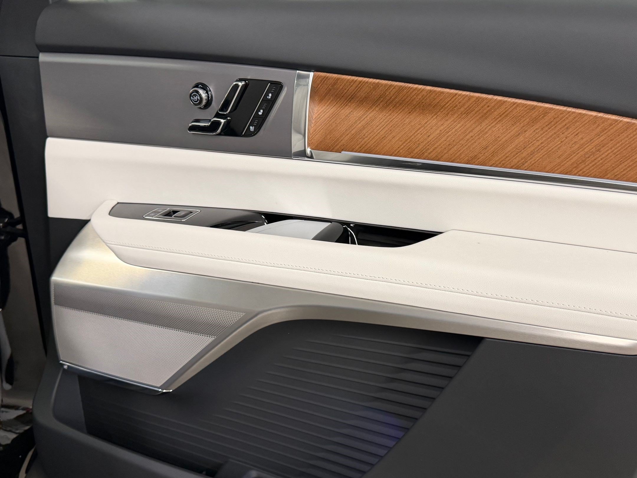 New 2027 Cadillac Vistiq Sport AWD/4WD image 53